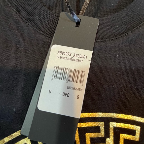 Small Versace t shirt - Picture 3 of 9